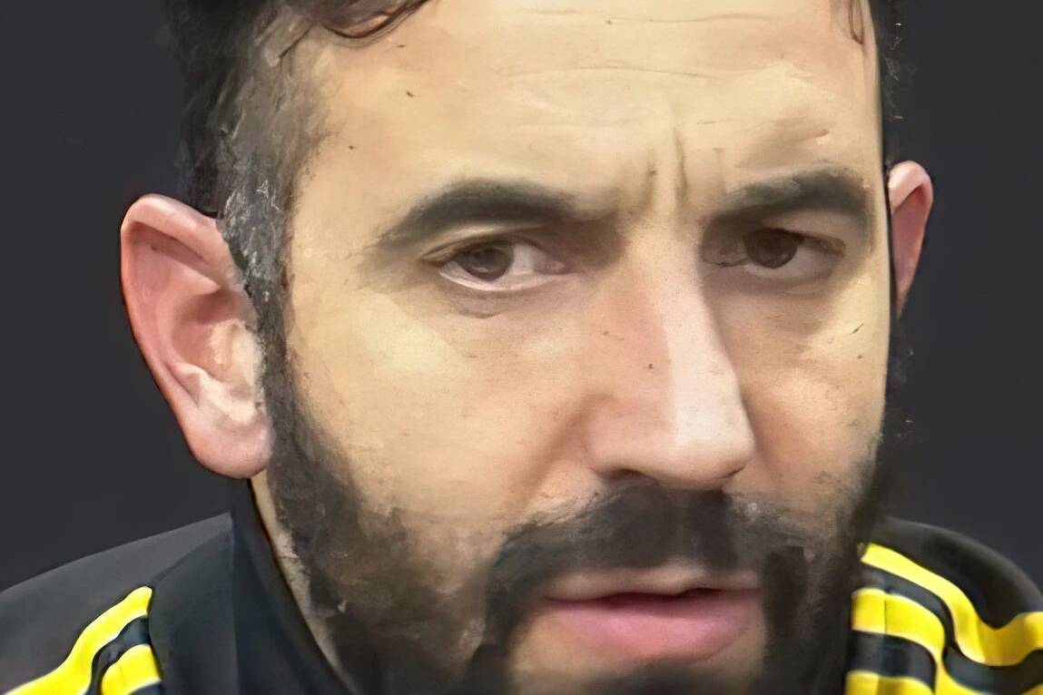 曼联冬窗欲等压哨签中场！拉爵认为阵容足够进欧冠，仍支持阿莫林